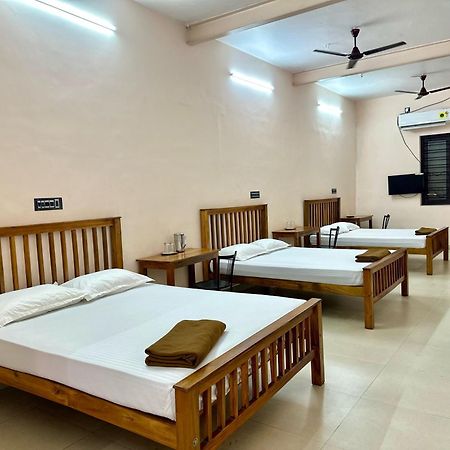 Sri Udupi Hotel Thiruvananthapuram Exterior foto