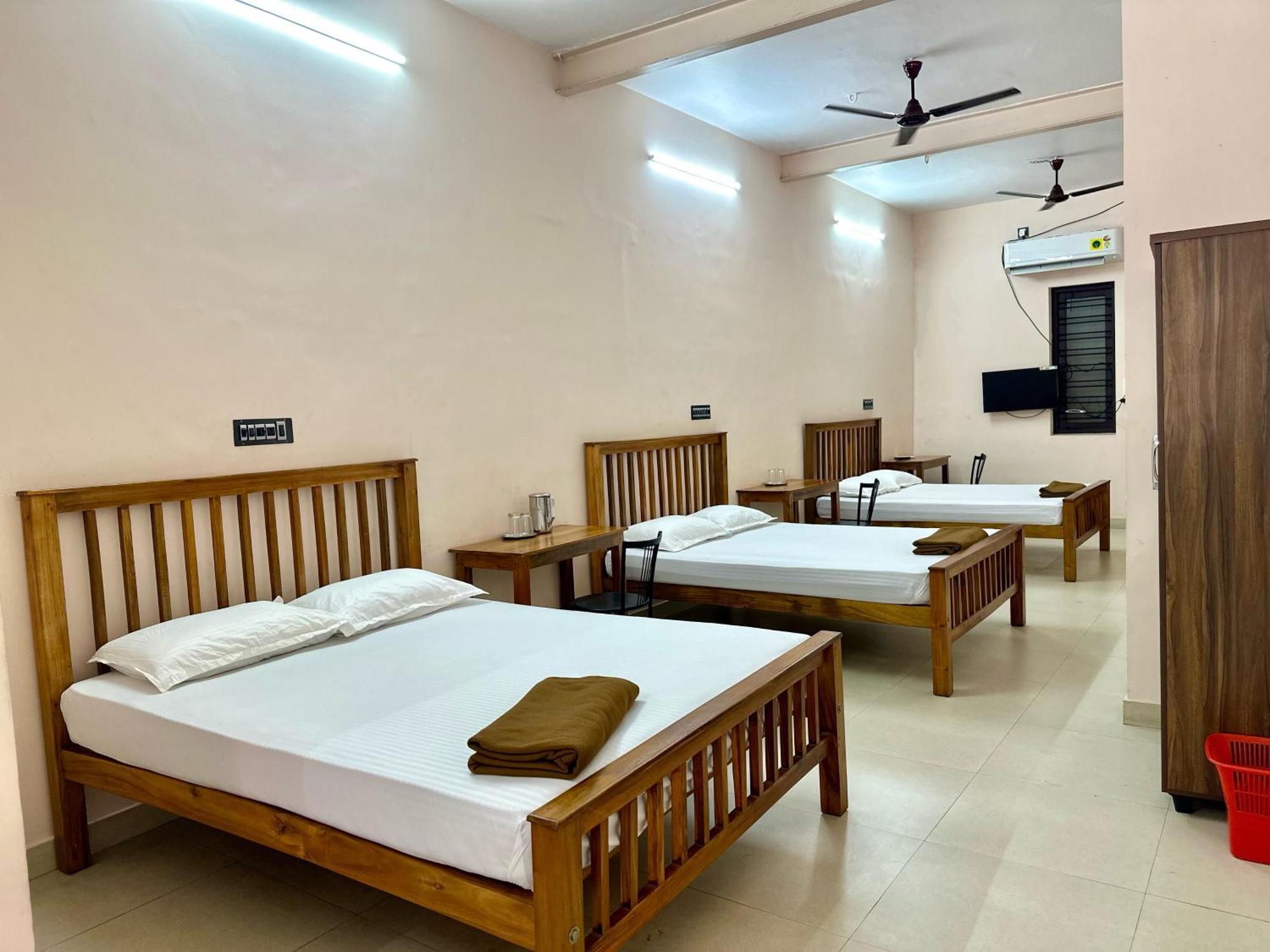 Sri Udupi Hotel Thiruvananthapuram Exterior foto