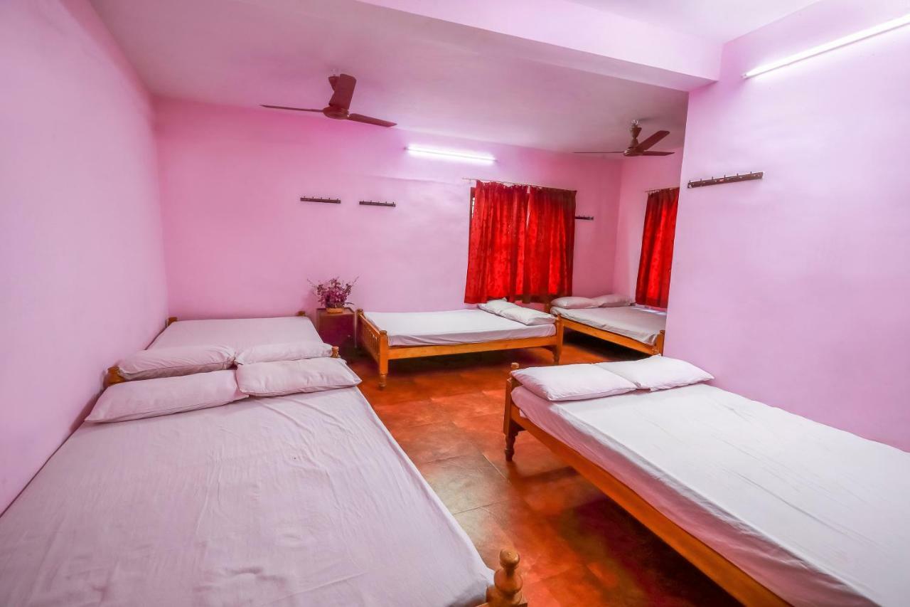 Sri Udupi Hotel Thiruvananthapuram Exterior foto