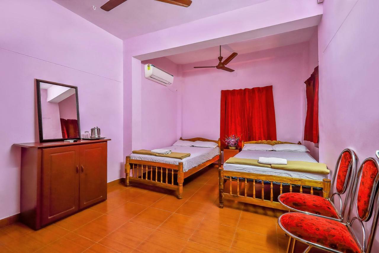 Sri Udupi Hotel Thiruvananthapuram Exterior foto